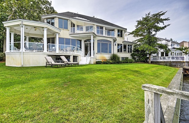 Elegant Riverfront Home w/Expansive Views