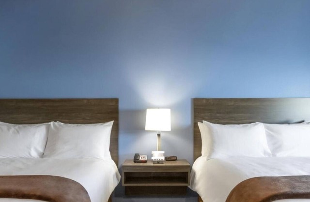 Elegant Room Parking Included Near Speedway And Riverside Park Trails