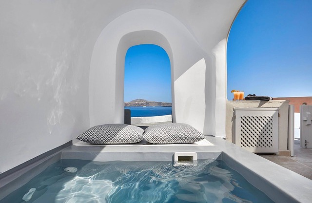 Elegant Santorini House | 1 Bedroom Villa | Caldera View-Outdoor Hot Tub | Oia
