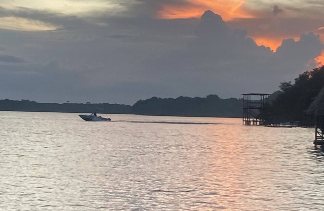 Elegant Second Floor Laguna Milagros Apartment