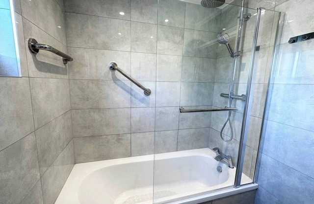 Elegant & Spacious 3Bed Fulham Home/Rooftop Terrace/Jacuzzi/Parking/Sleeps 8