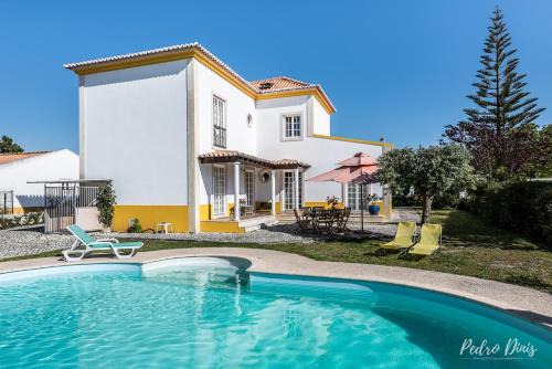 Elegant Villa in Azeitão with Pool