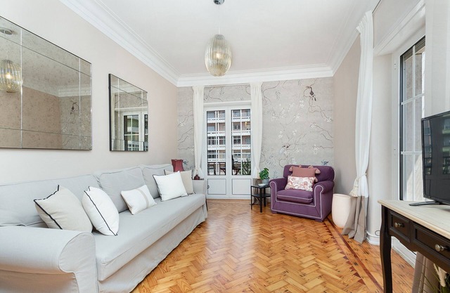 Elegante T2 Av. Roma Vintage Elevador Metro