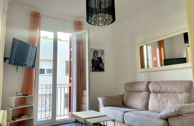 Elegantniy apartment for 5 people in Poble Sec