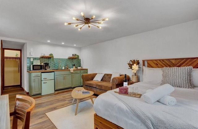 Elements Pocono Cabin | Firepit -Desk & Pickleball