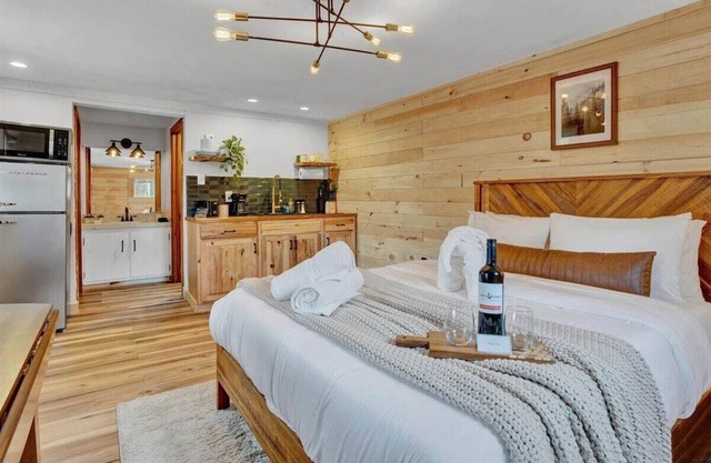 Elements Pocono Cabin | Modern | Wi-Fi | Firepit