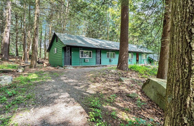 Elements Pocono Modern | Firepits | Pet Friendly