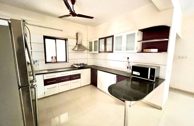 Elevate Your Stay: Luxurious 8th Floor Penthouse