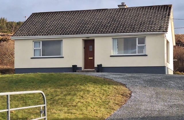 Elevated Site In Peaceful Donegal Bright Cottage - Fantastic Sea & Mountain view