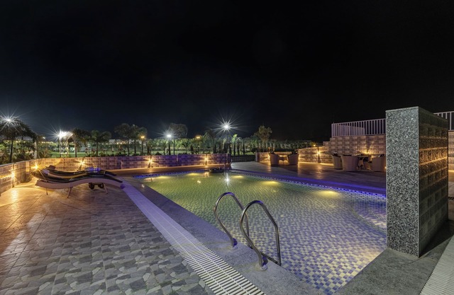 ELIVAAS 5 BHK With Pvt Pool - Zenora