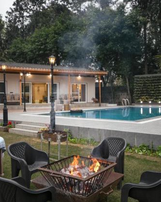 ELIVAAS 6 BHK Farmstay with Pvt Pool & Garden - Esh