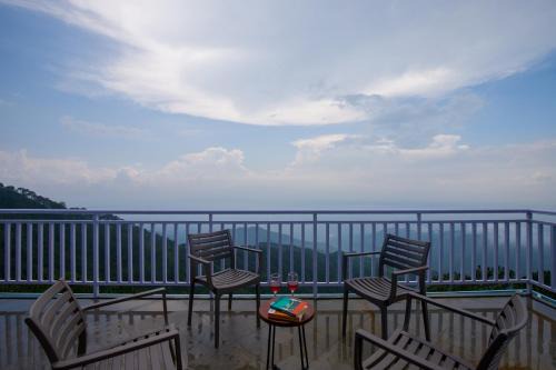 ELIVAAS Ivory Ridge 9 BHK Cliffside Villa with Picturesque View