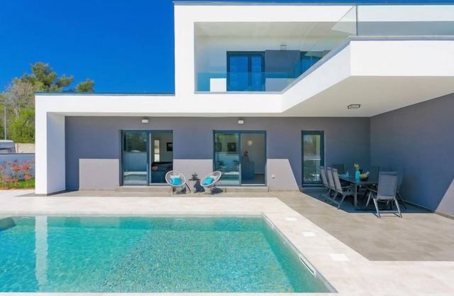 Ella Premantura by Interhome