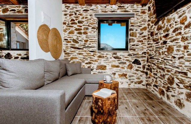 Ellafos Traditional Living 6