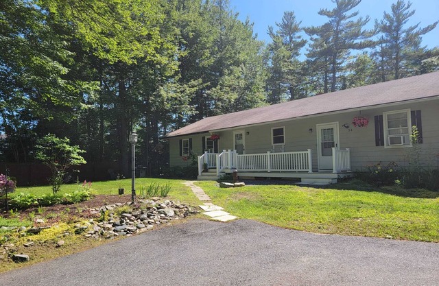Elma-Vista Spacious 3-bedroom apartment with WiFi and AC in charming Ellsworth