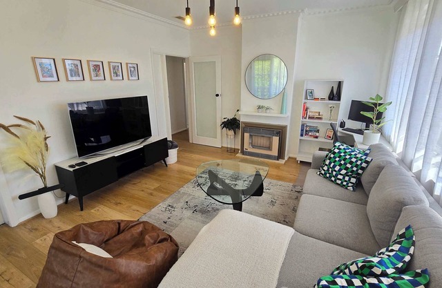 Elsternwick easy living - 2 bedroom sleeping 4