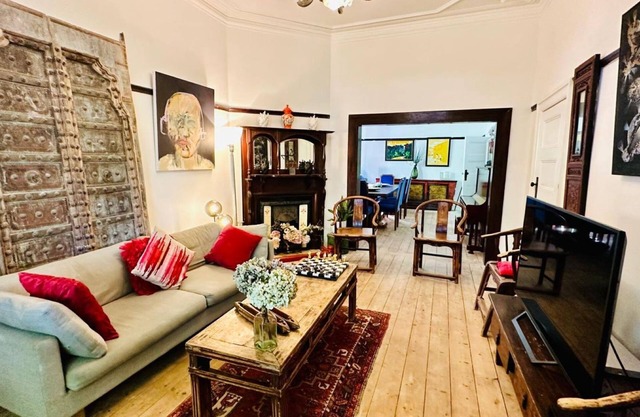 Elwood Eclectic Gem Walk to St Kilda beach - Flexible Home offering 4 or 6 Bedrooms. Contact us Now for Pricing on Request