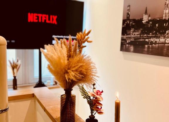 Elysian Apartment - 2 Parkplätze - 1min Bus & Bahn - St-Elisabeth Krankenhaus - Lindenthaler Tierpark - Neu Renoviert & Perfekte Lage