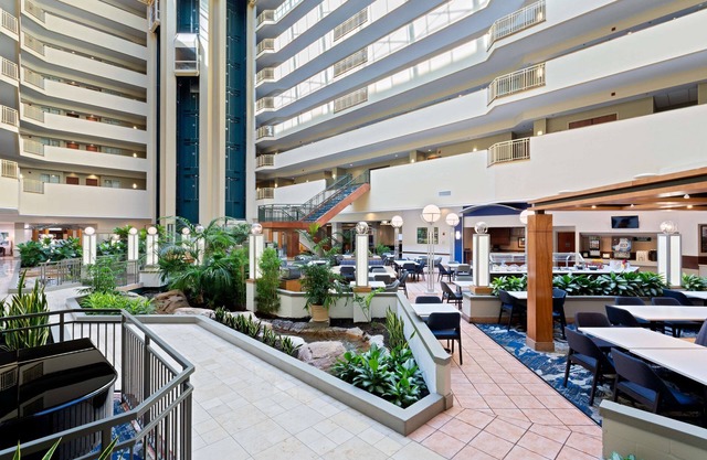 Embassy Suites by Hilton Tampa USF Near Busch Gardens