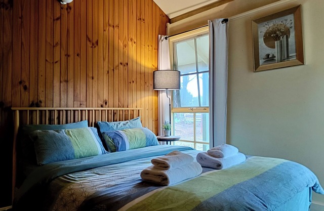 Emberpine Cottage 1 (1Queen+2Twins)SPA & WoodStove