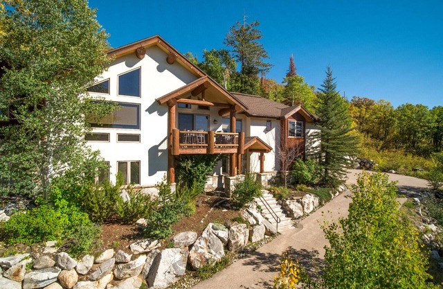 Emerald View Chalet - Hot Tub w/Panoramic Views, 4 Kings + 2 Twins, Game Room - Luxury Home