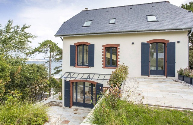 Emeraude, sea view, garden, close to the beach