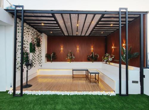 ENCHANTED THE ROOF REKHA, with private trace garden