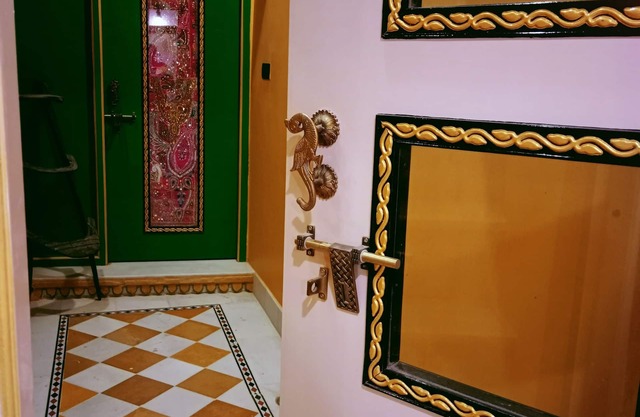 Enchanting 500 year's Haveli for stay, near Jaisalmer Fort.