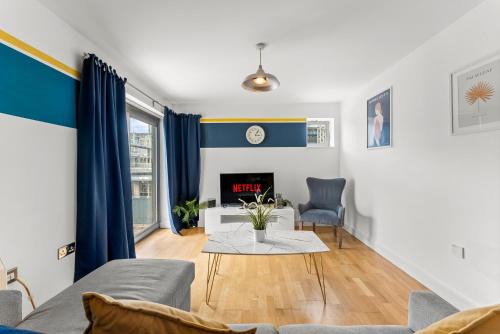 Enchanting Bristol Abode -Sleeps 6 with Balcony!