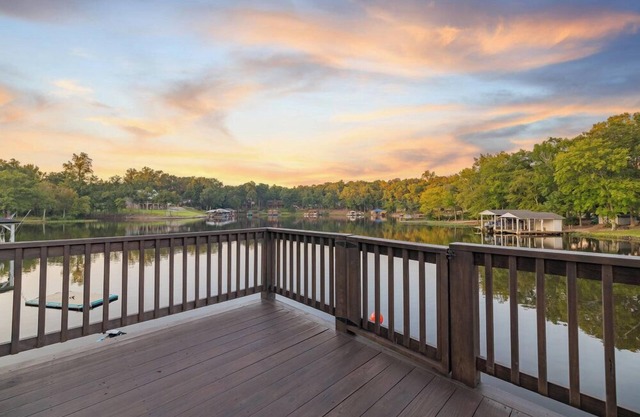 Endless Summer | 10 ft Water Depth | Amenities Galore