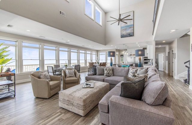 Endless Summer-Gulf Front custom home for 20+. Pup friendly!