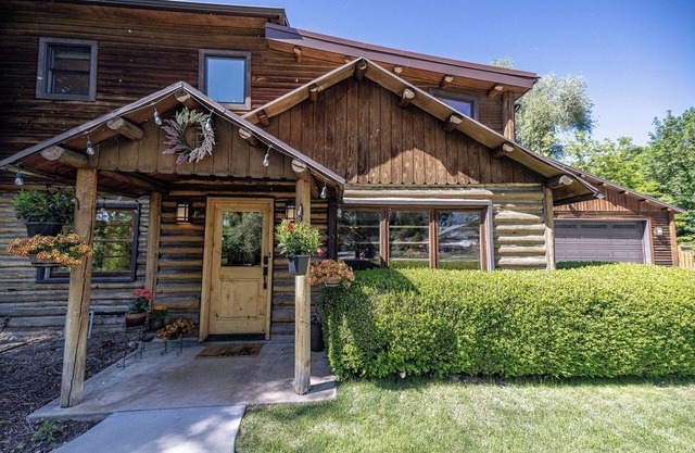 Engen Hus Bed and Breakfast