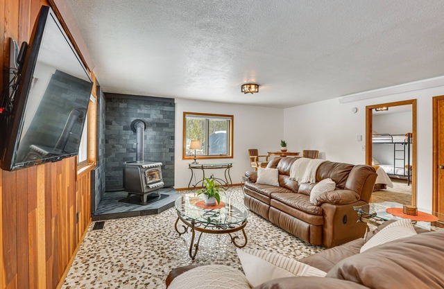 Enjoy Deck + Mtn Views: Grand Lake Retreat!