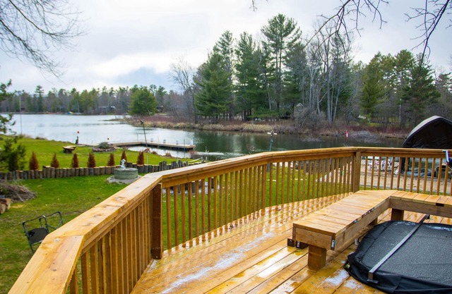 ENJOY ENTIRE WATERFRONT COTTAGE EXPERIENCE!