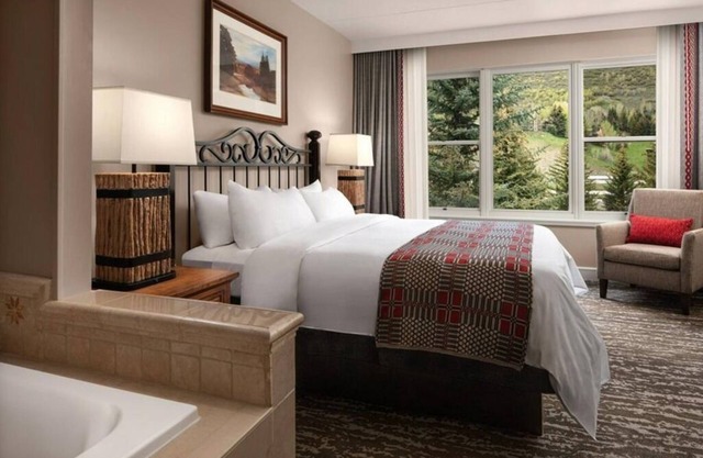 Enjoy Fall Weekend in a 2brm condo in lovely Vail-Marriott Resort. Great price.