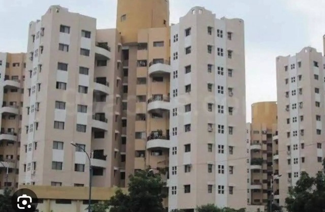 Enjoy Scenic view in Mid of Magarpatta city.