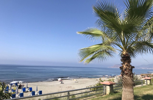 Enjoy Sea and Beach. Море и пляж с вашего балкона.