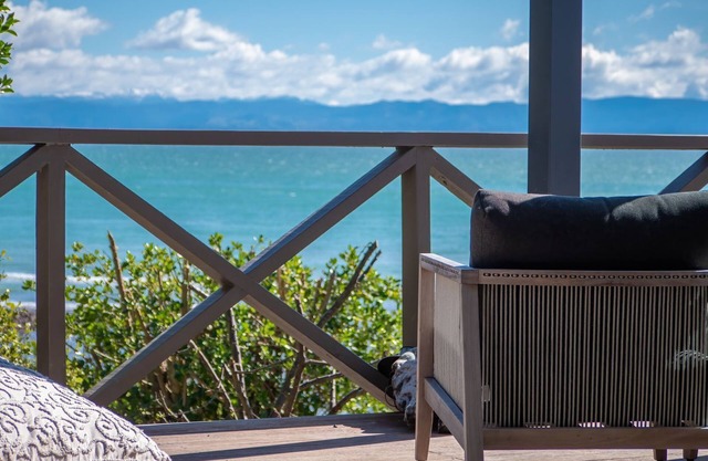 Enjoy this gorgeous cottage in island paradise with stunning ocean views