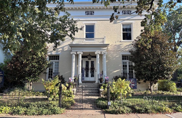 Enjoyable bed & breakfast within a historic home in downtown Lebanon