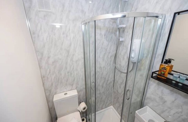 Ensuite Rooms - Long Stays Welcome