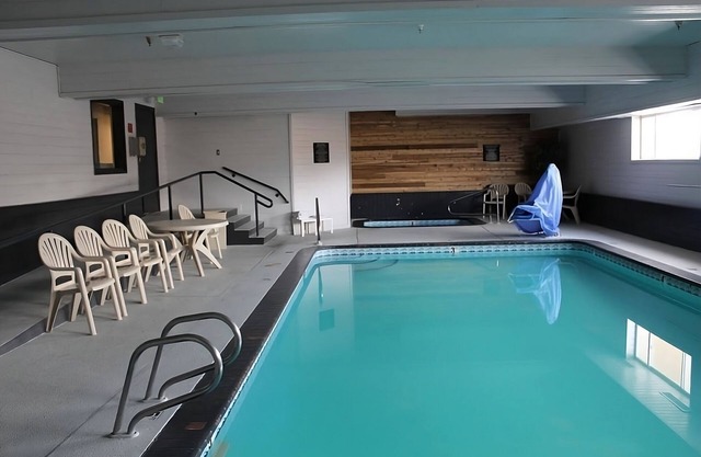 Ensuring a Very Comfortable & Memorable Stay! Pool, Free Breakfast & Parking