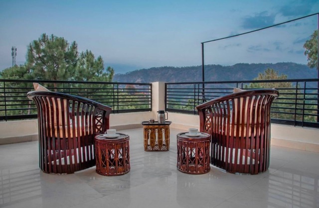 Entair 3BHK-Bedroom House in Kasauli with Bonfire WiFi, Terrace
