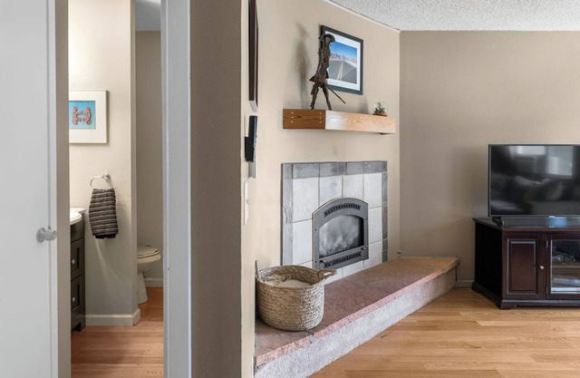 Entire 2-Story Townhome in Central Boulder