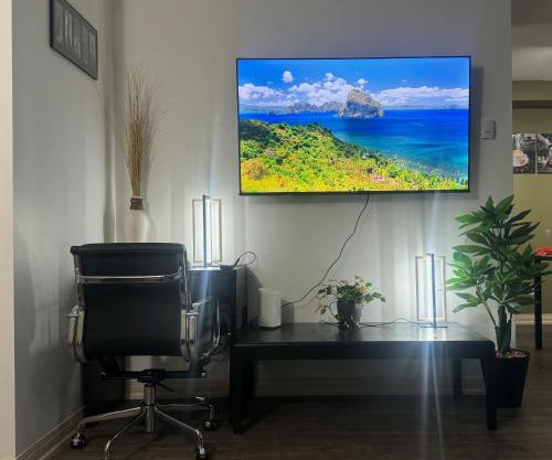 Entire Apartment Prime Downtown location Free underground Parking