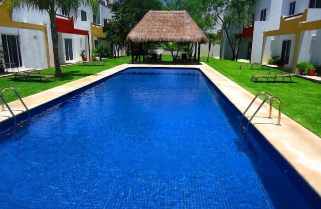 Entire Home. 4 Bedroom Villa/close to beach/pool/200 mbps