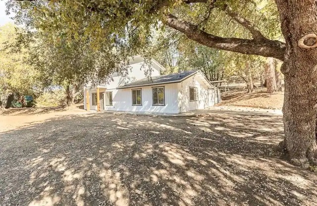 Entire Home in Oakhurst, CA, close to Nelder Grove and Yosemite's South Gate