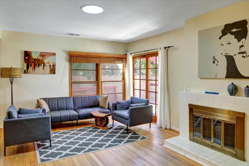 Entire House,Convinient location in Los Angeles , near Universal, Hollywood, Pets Friendly, Free WIFI