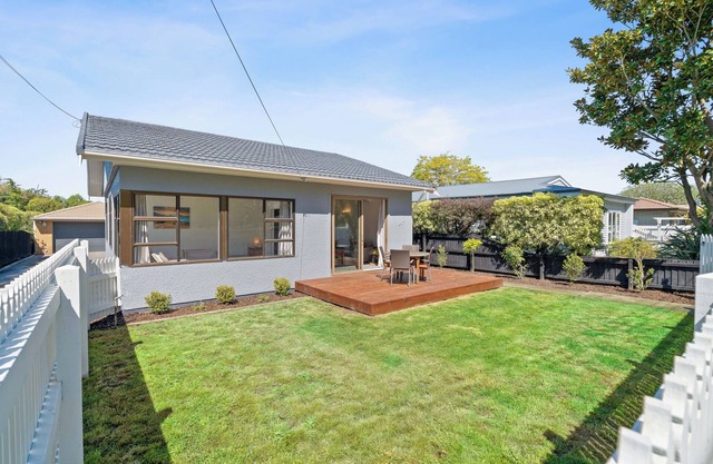 Entire House with Deck and Garden Overlooking Park