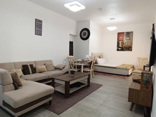 entire Luxury and family One Bed Room living Room in front Of Beach