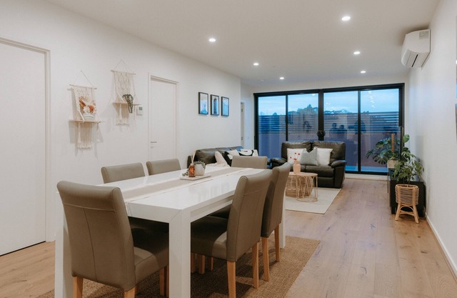 Entire Spacious 3BR Luxe Apt in Camberwell